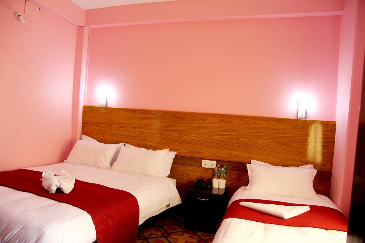 Hotel Buttercup Pokhara Eksteriør billede