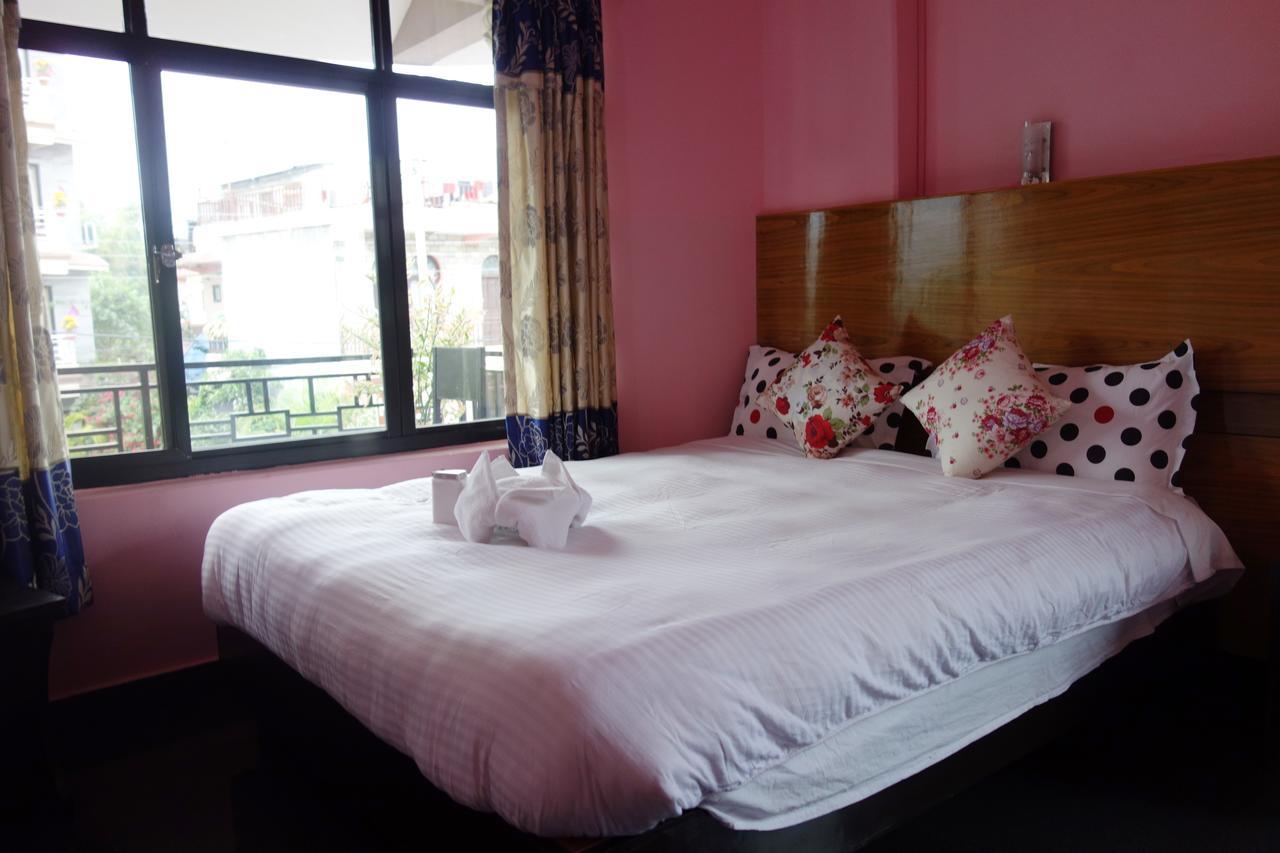 Hotel Buttercup Pokhara Eksteriør billede