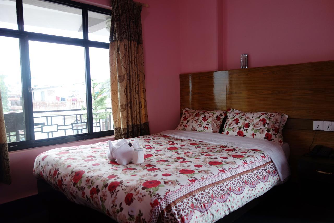 Hotel Buttercup Pokhara Eksteriør billede