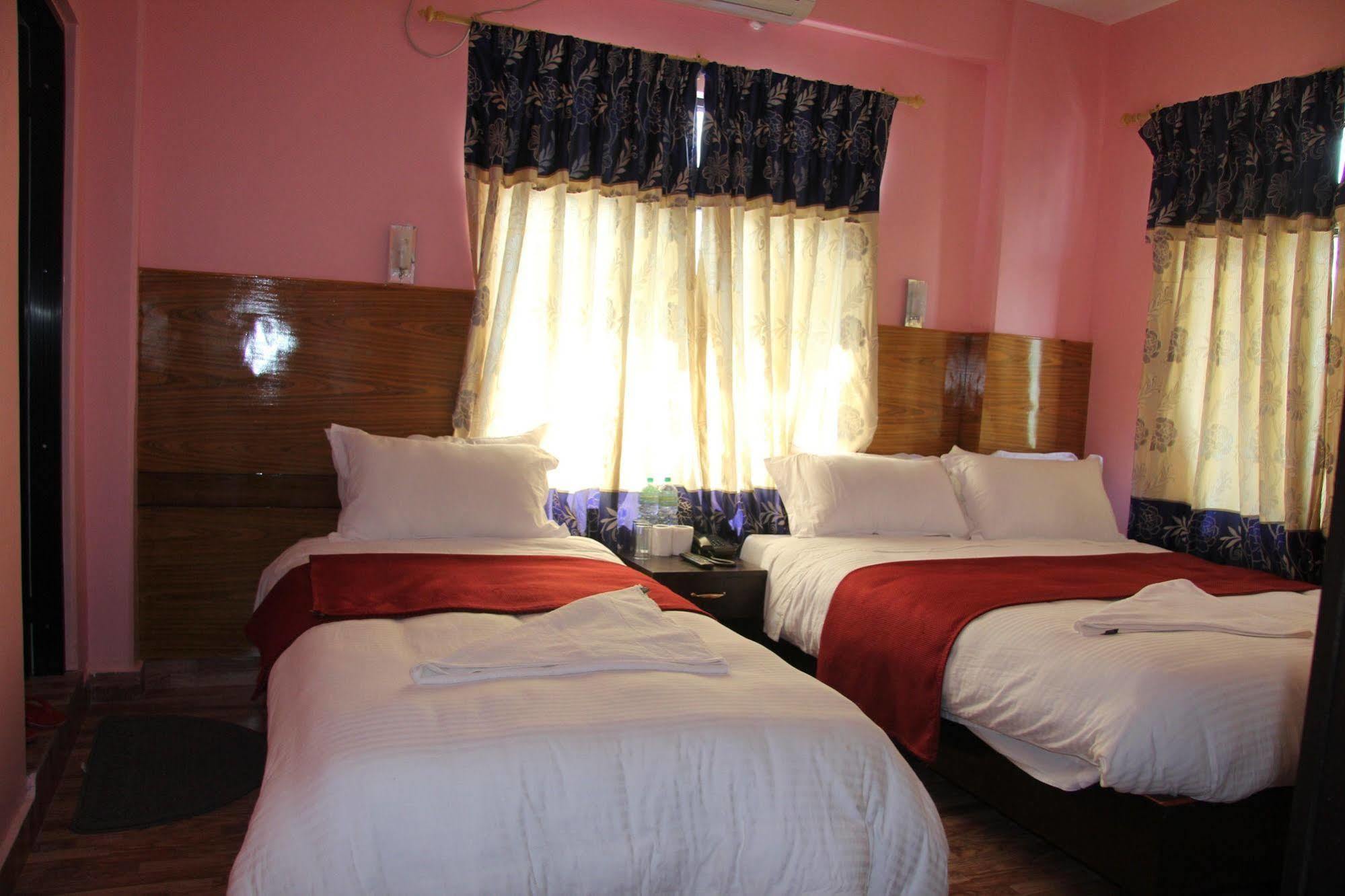 Hotel Buttercup Pokhara Eksteriør billede
