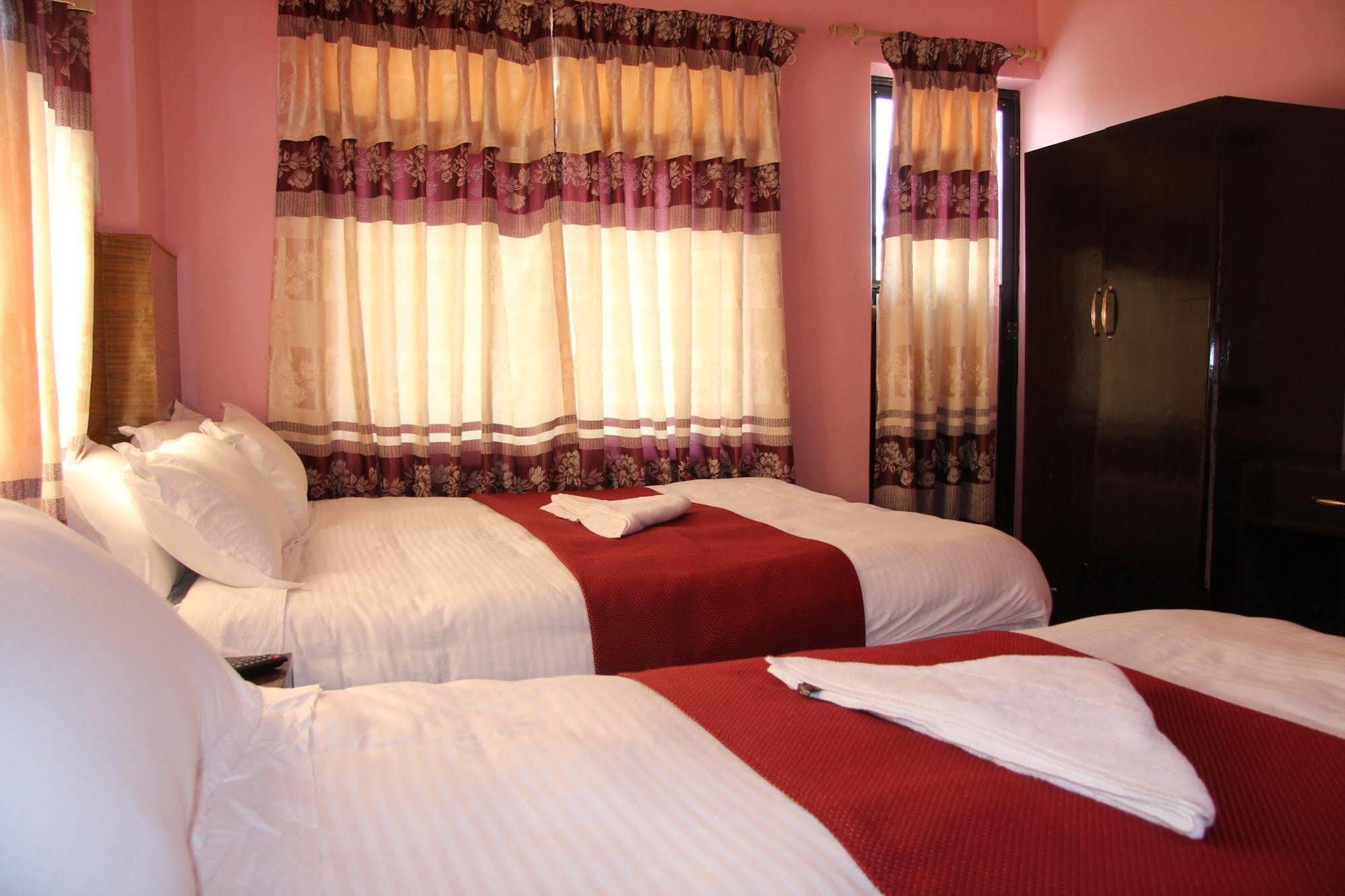 Hotel Buttercup Pokhara Eksteriør billede