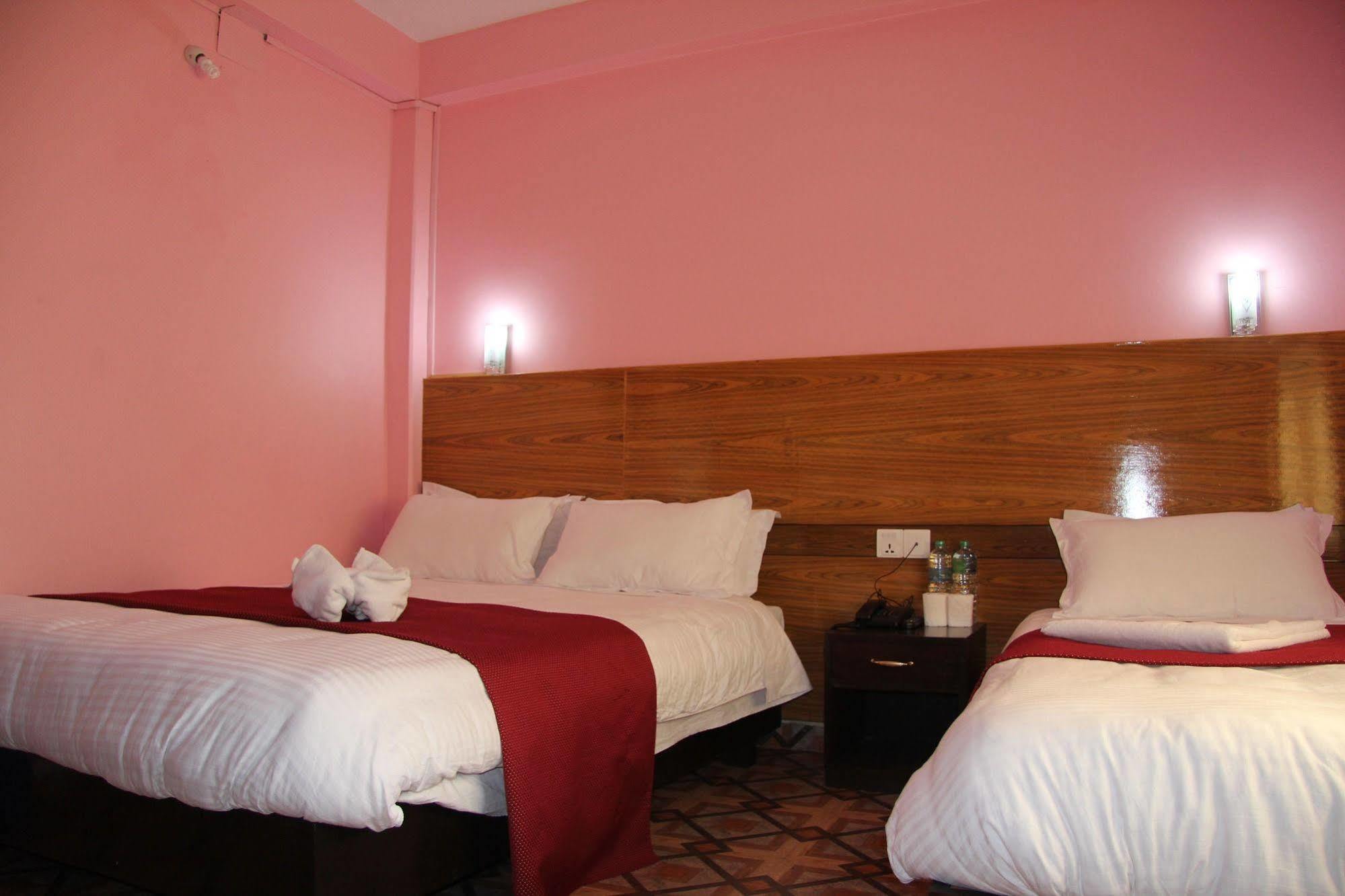 Hotel Buttercup Pokhara Eksteriør billede