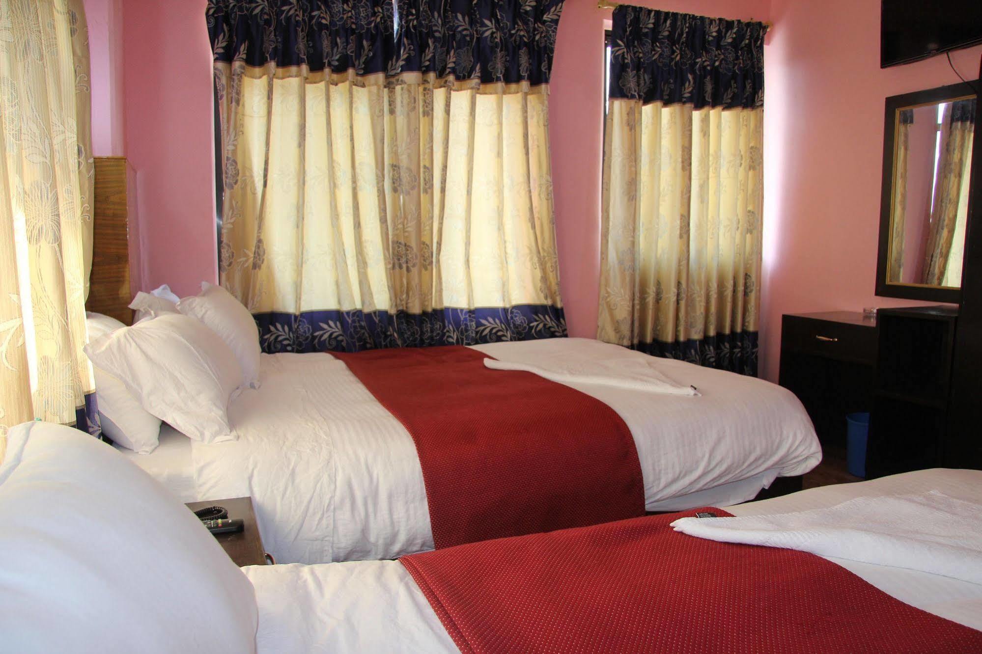 Hotel Buttercup Pokhara Eksteriør billede