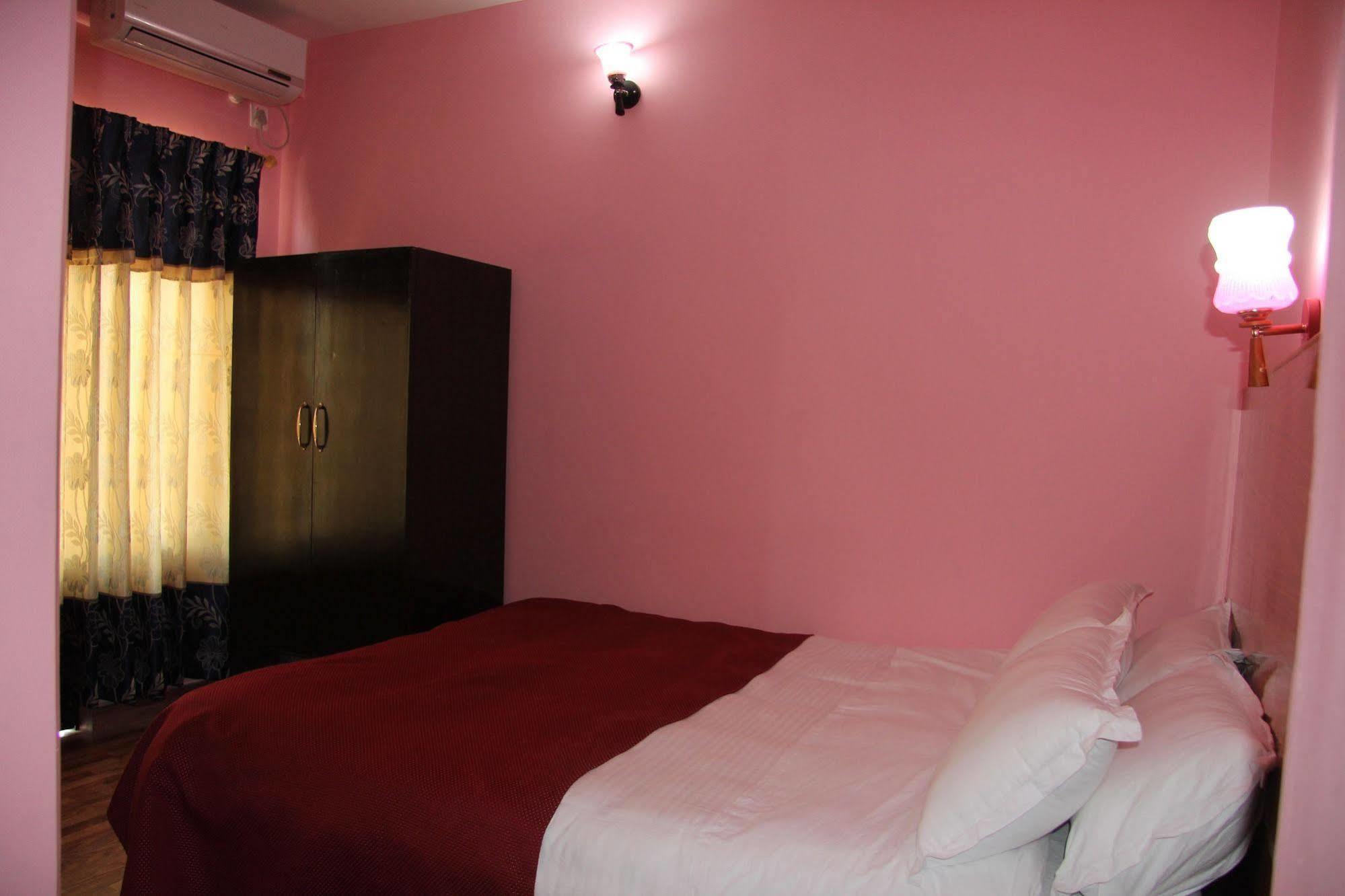 Hotel Buttercup Pokhara Eksteriør billede