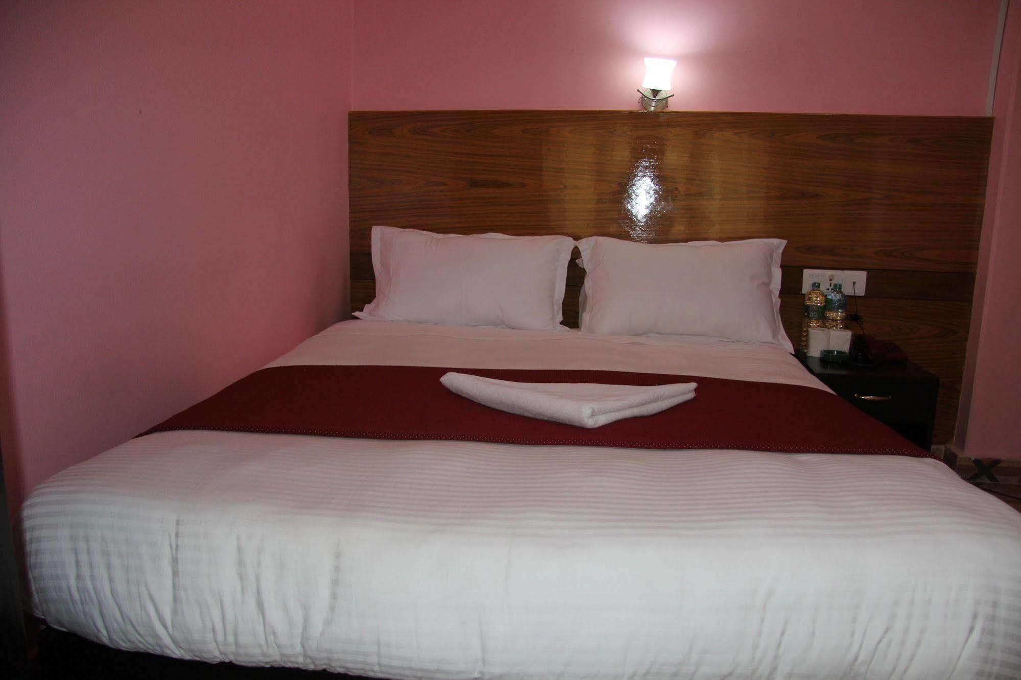 Hotel Buttercup Pokhara Eksteriør billede