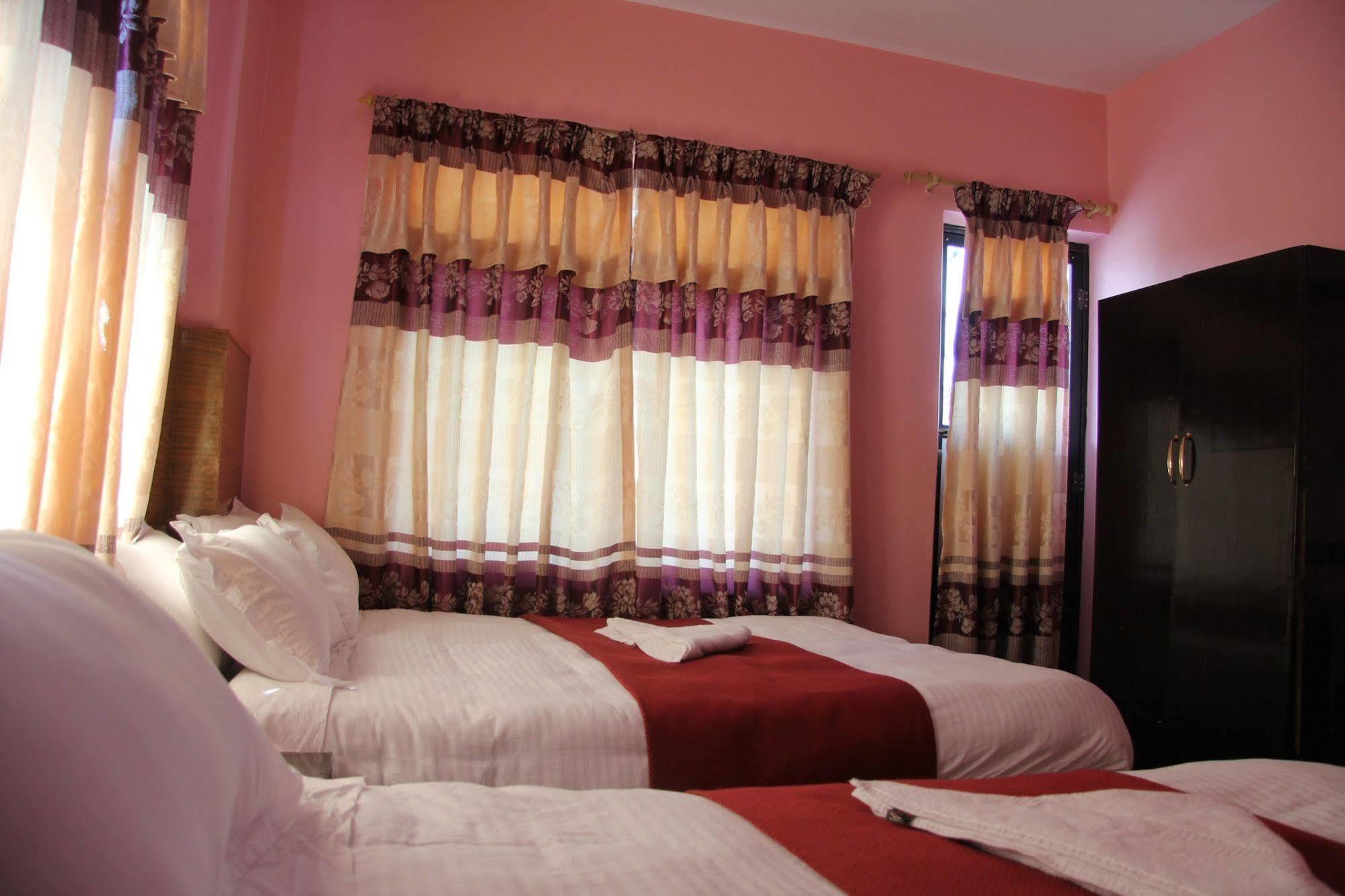 Hotel Buttercup Pokhara Eksteriør billede