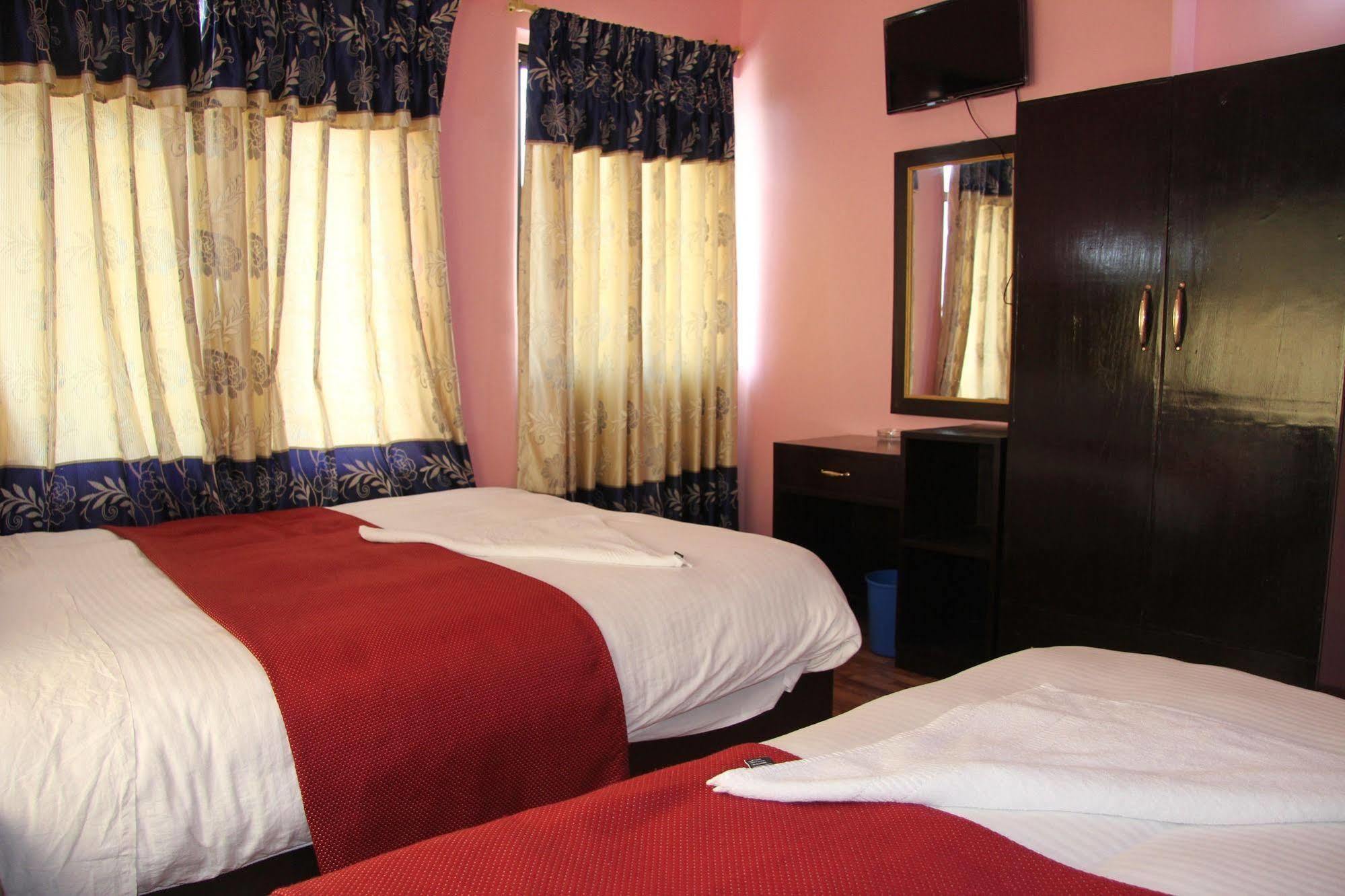 Hotel Buttercup Pokhara Eksteriør billede