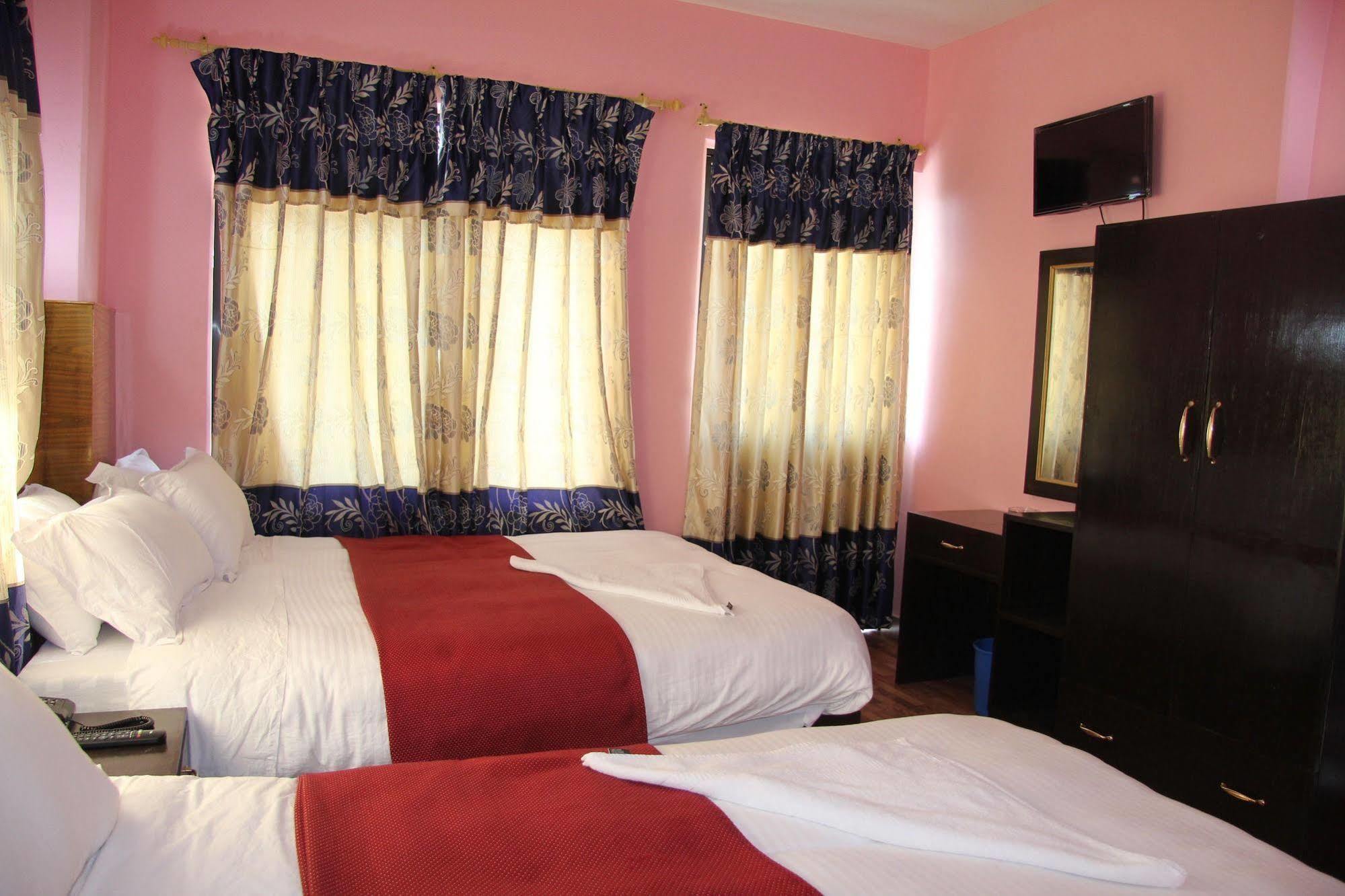 Hotel Buttercup Pokhara Eksteriør billede