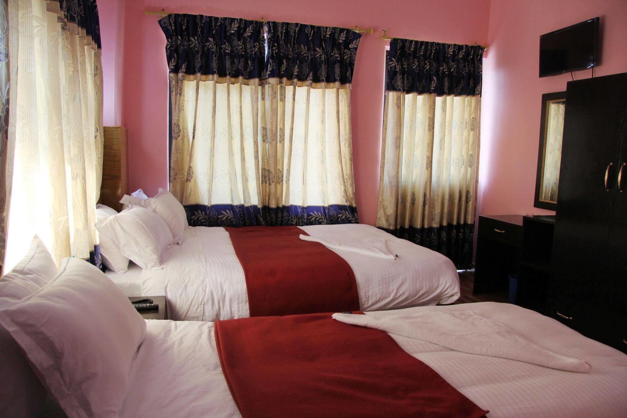 Hotel Buttercup Pokhara Eksteriør billede