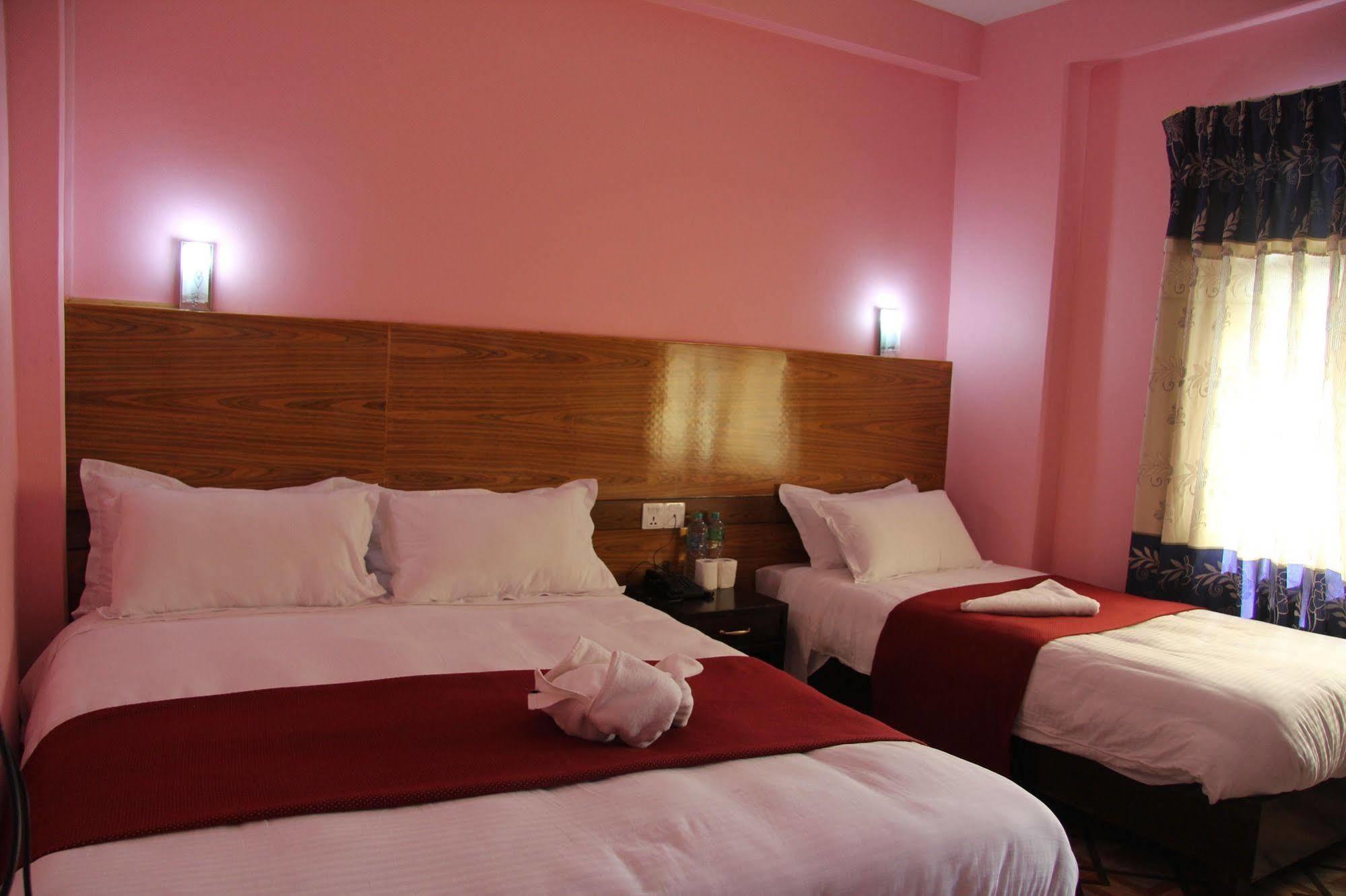 Hotel Buttercup Pokhara Eksteriør billede