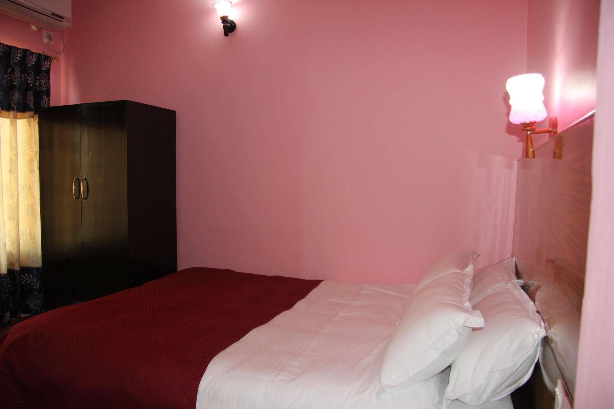 Hotel Buttercup Pokhara Eksteriør billede