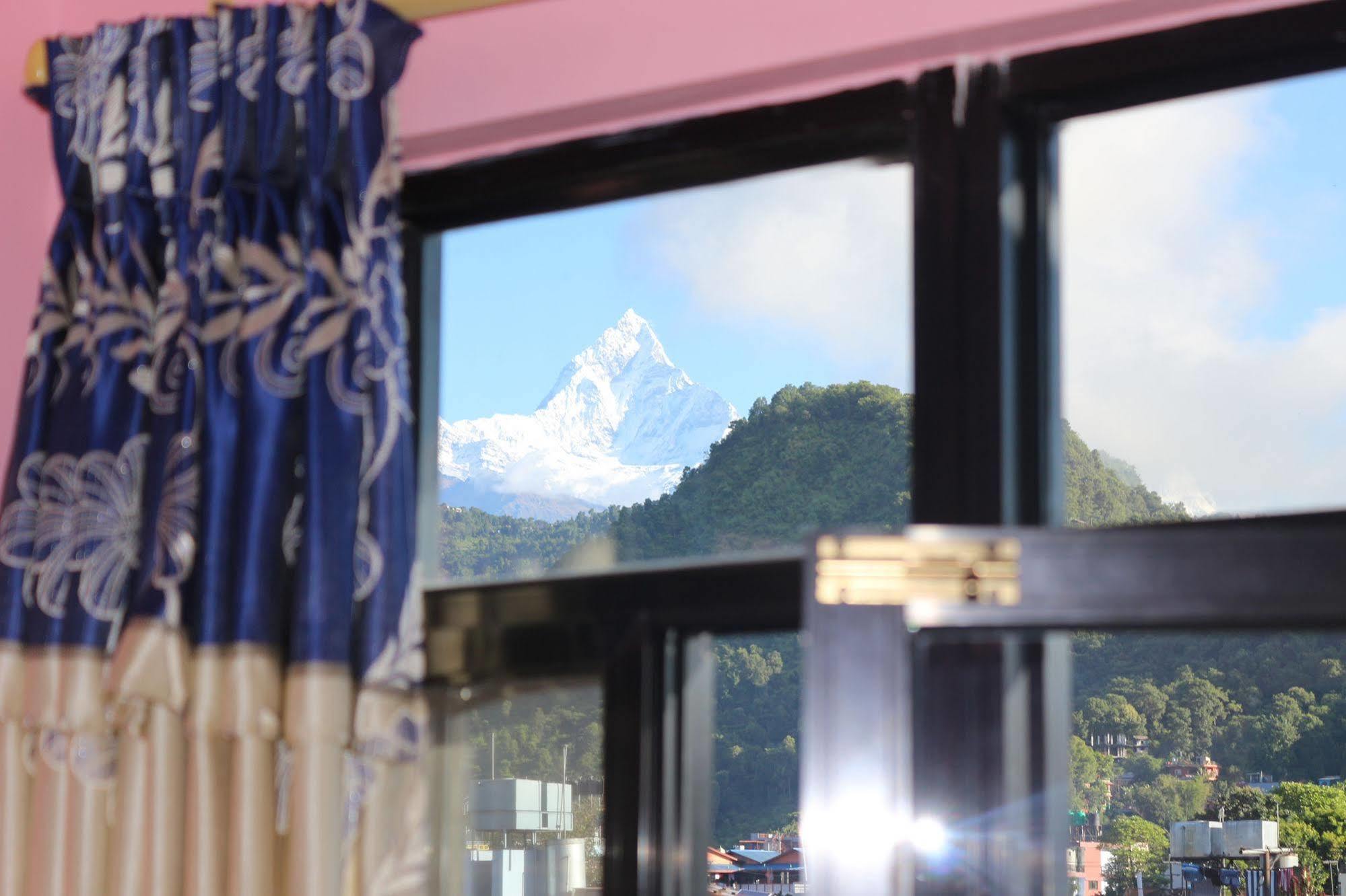 Hotel Buttercup Pokhara Eksteriør billede