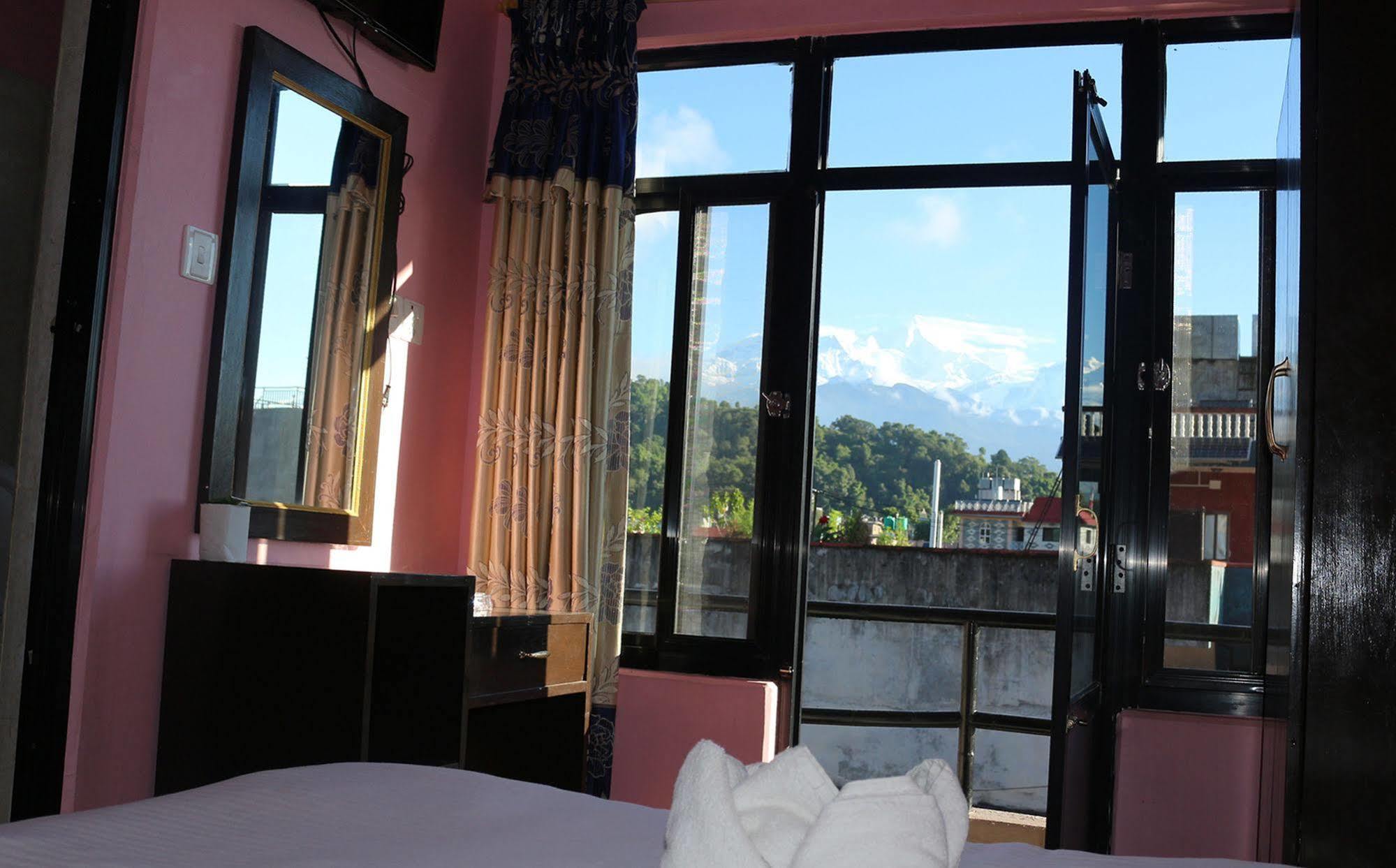 Hotel Buttercup Pokhara Eksteriør billede