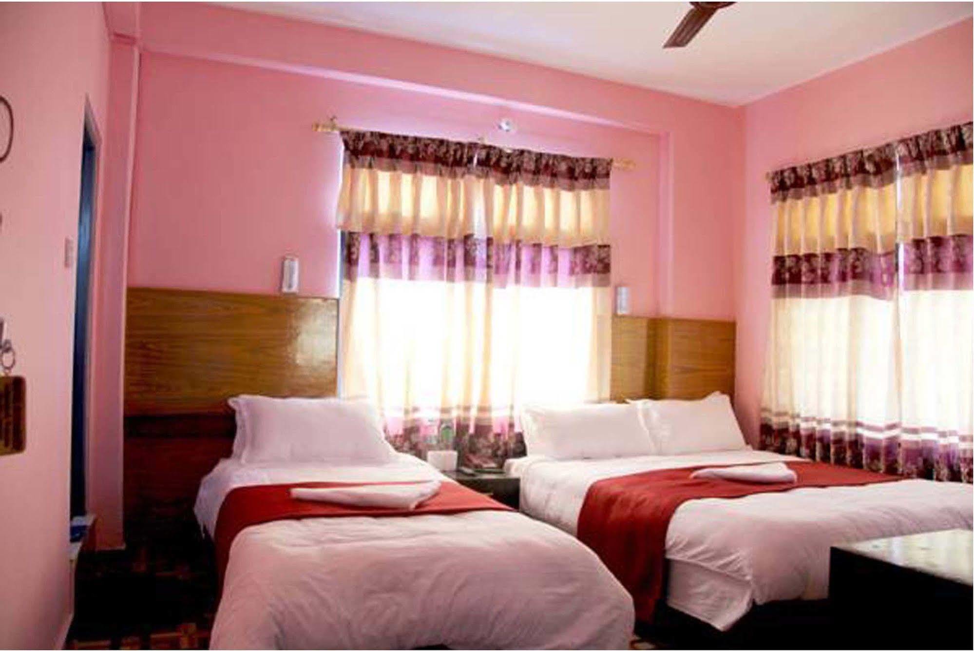 Hotel Buttercup Pokhara Eksteriør billede