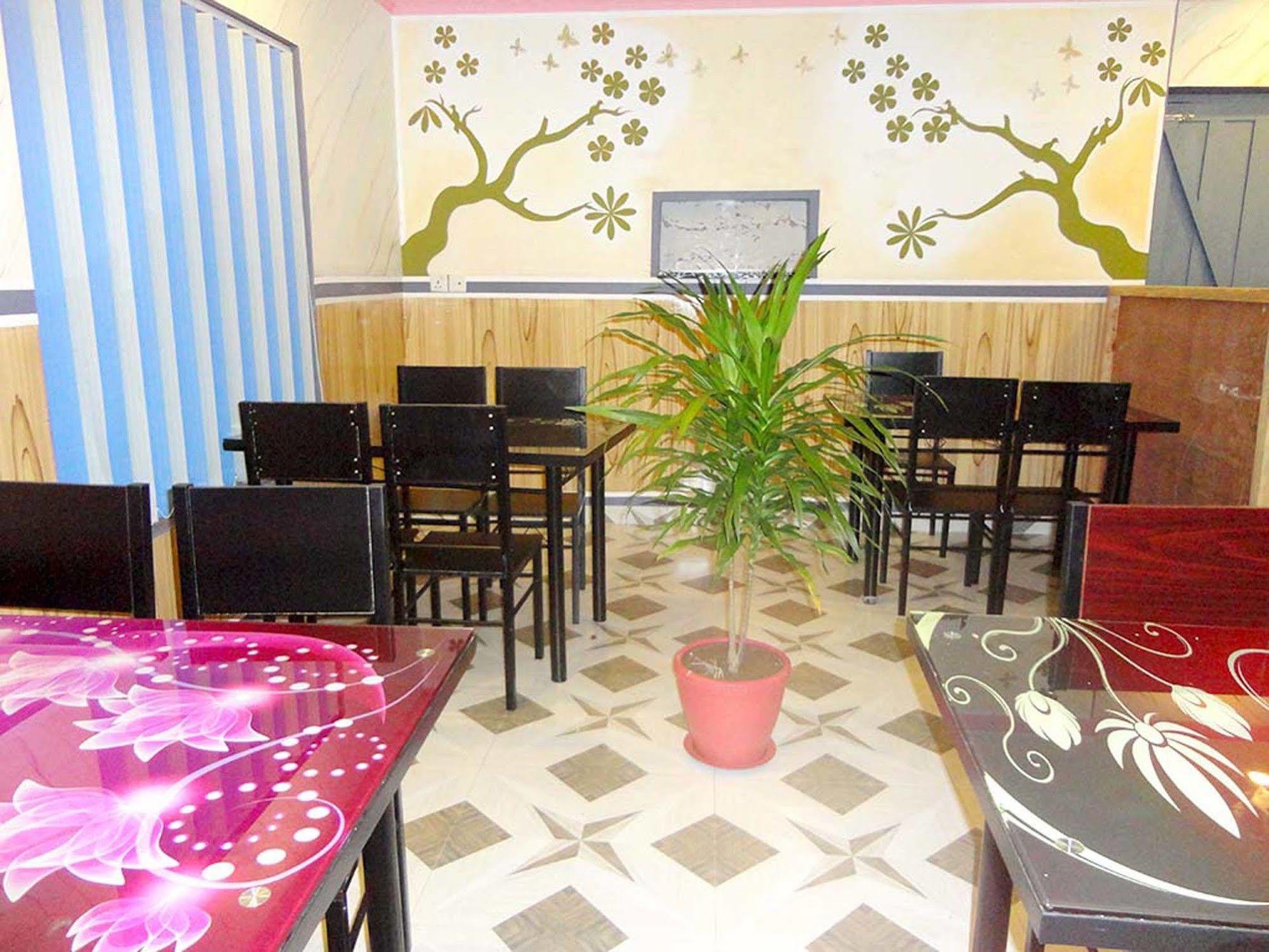 Hotel Buttercup Pokhara Eksteriør billede