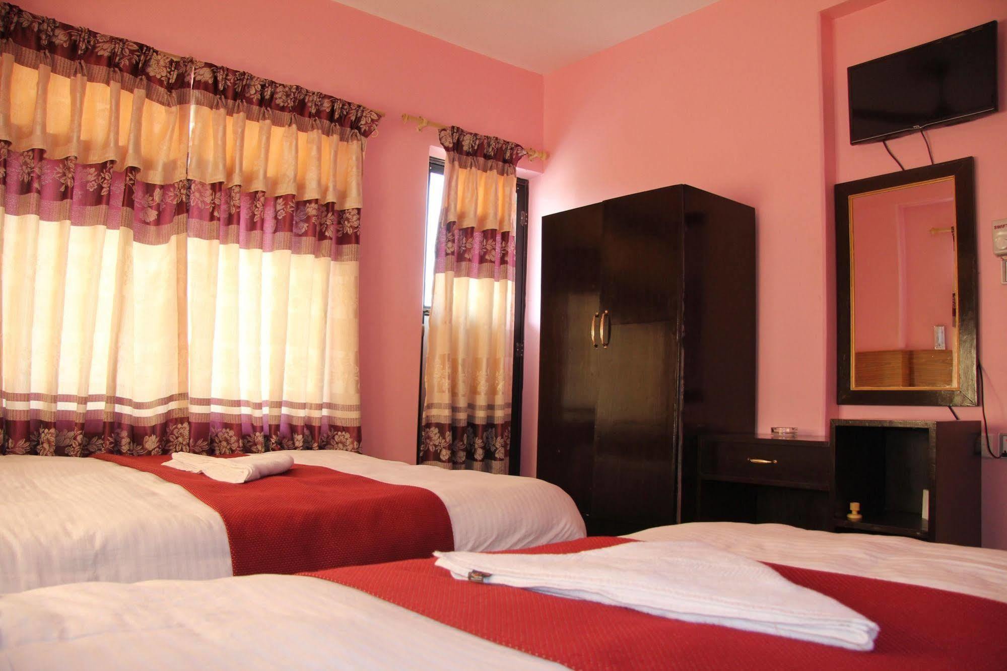 Hotel Buttercup Pokhara Eksteriør billede